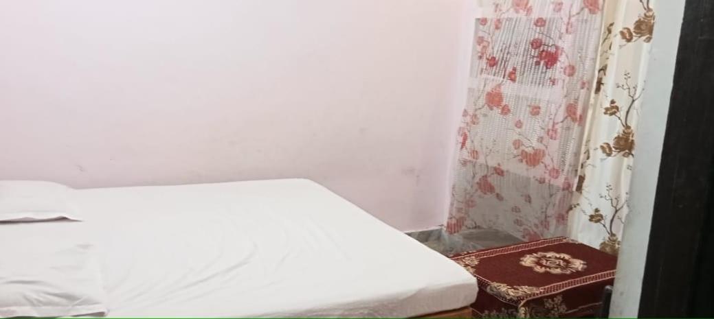 Vaibhav Sadan Dharmsala Hotel Ayodhya Værelse billede
